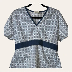 LIFE SCRUB TOP SHORT SLEEVE‎ WITH TIE SIZE LARGE